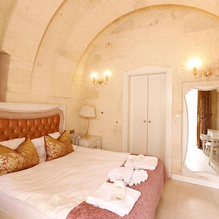Anatelein Cave Hotel Üchisar Bagian luar foto
