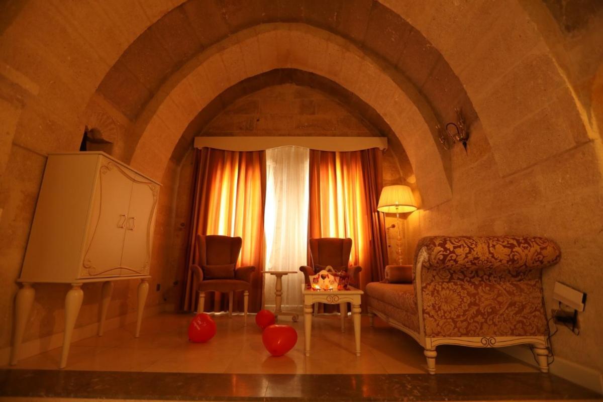 Anatelein Cave Hotel Üchisar Bagian luar foto