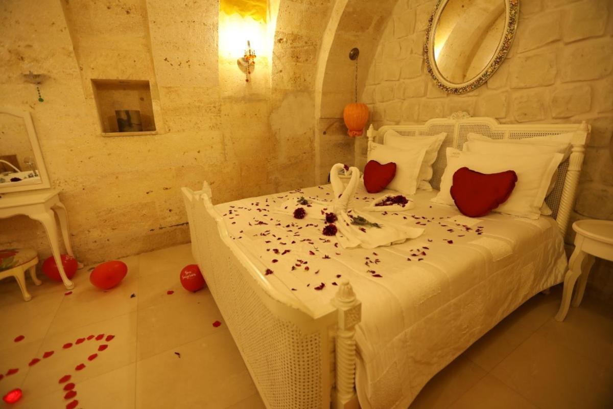 Anatelein Cave Hotel Üchisar Bagian luar foto