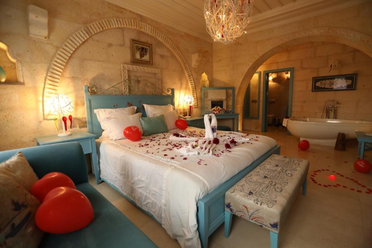 Anatelein Cave Hotel Üchisar Bagian luar foto