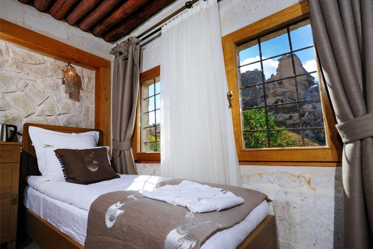 Anatelein Cave Hotel Üchisar Bagian luar foto