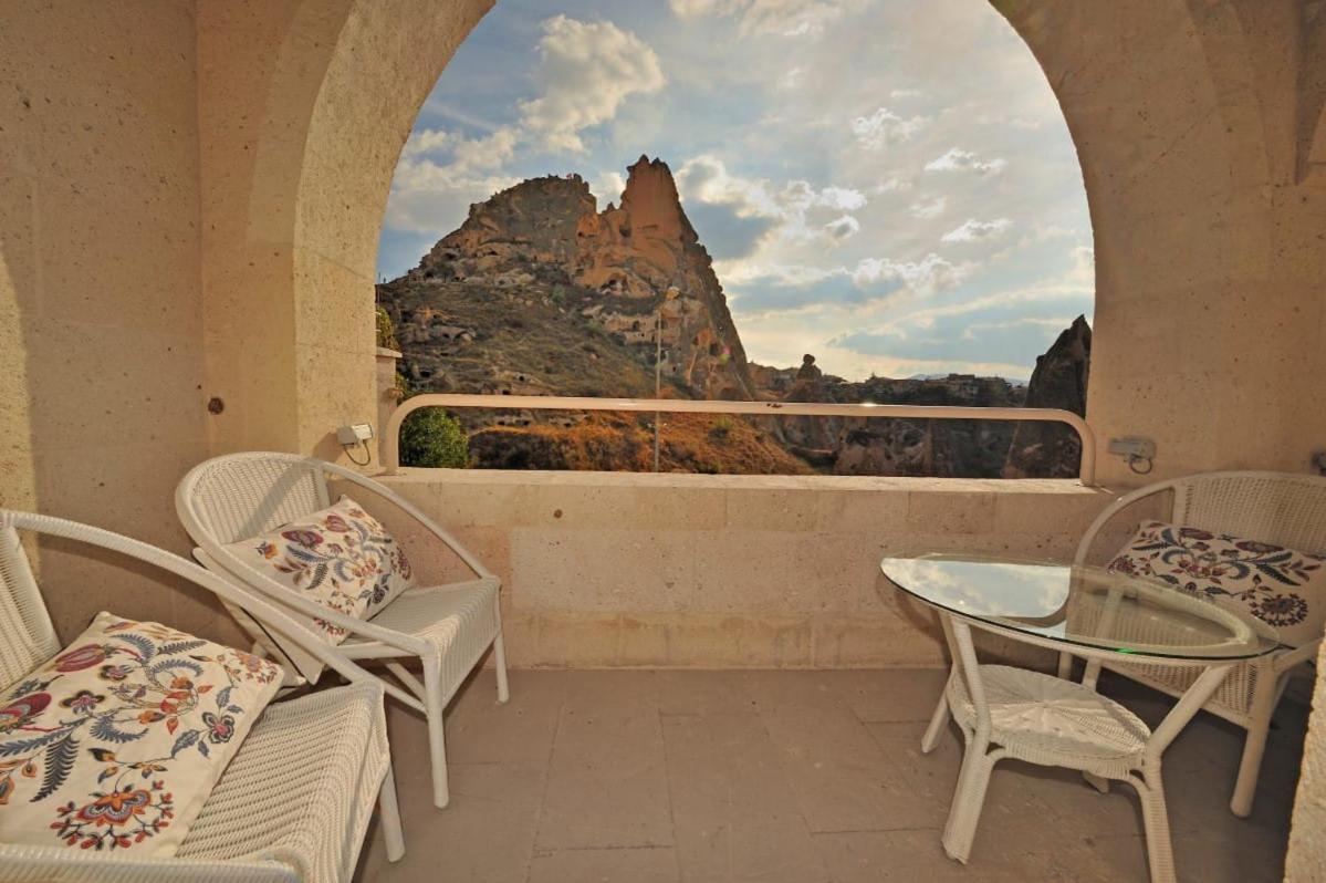 Anatelein Cave Hotel Üchisar Bagian luar foto