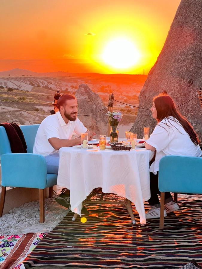 Anatelein Cave Hotel Üchisar Bagian luar foto