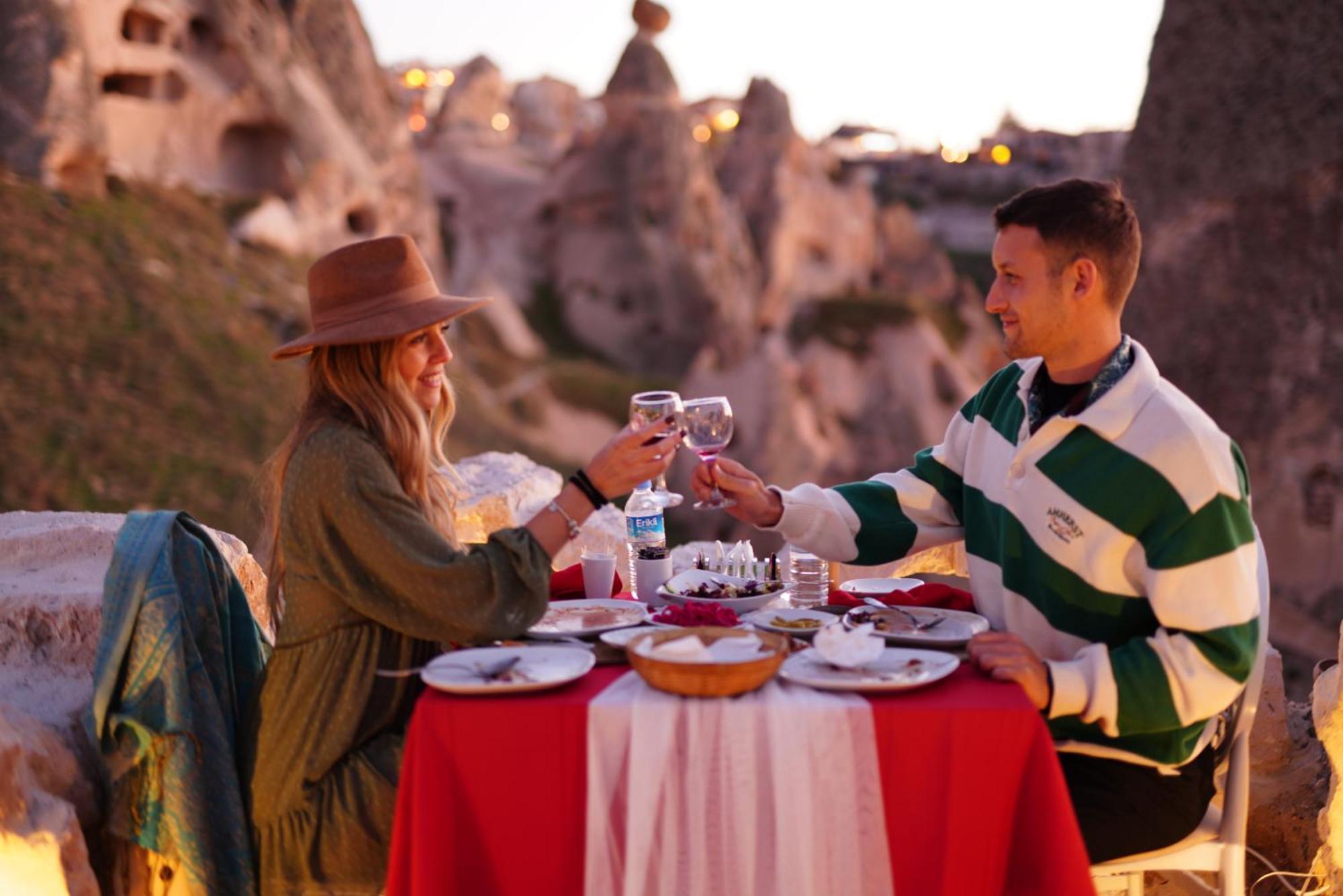 Anatelein Cave Hotel Üchisar Bagian luar foto