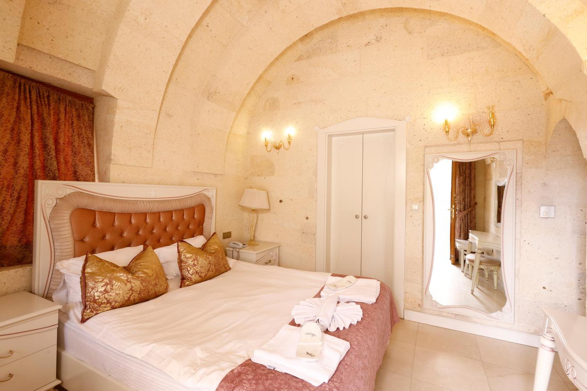 Anatelein Cave Hotel Üchisar Bagian luar foto