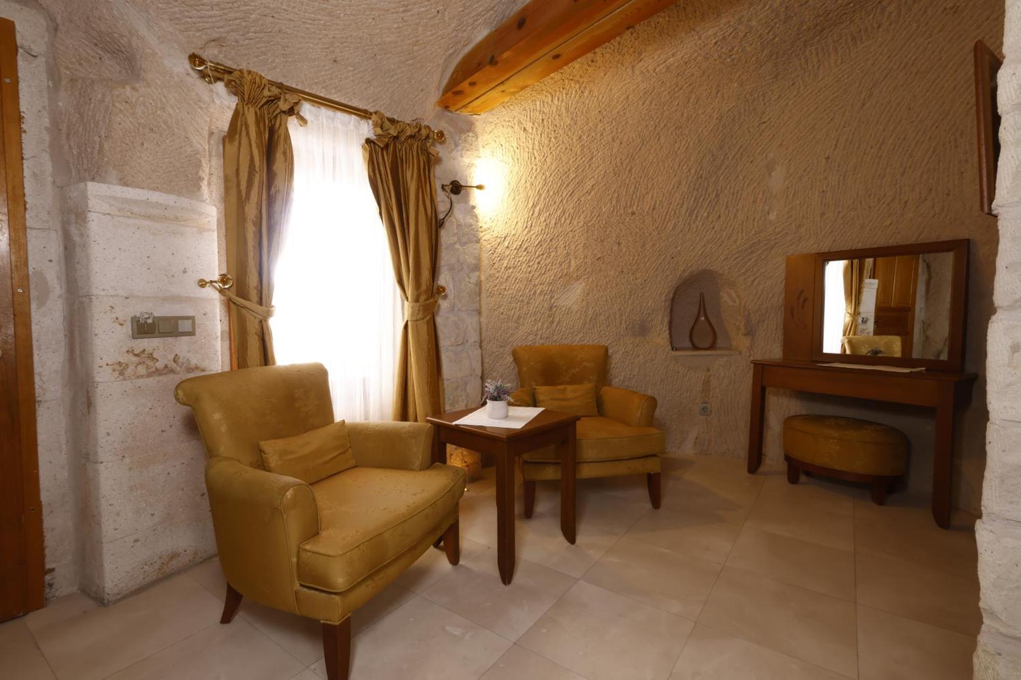Anatelein Cave Hotel Üchisar Bagian luar foto