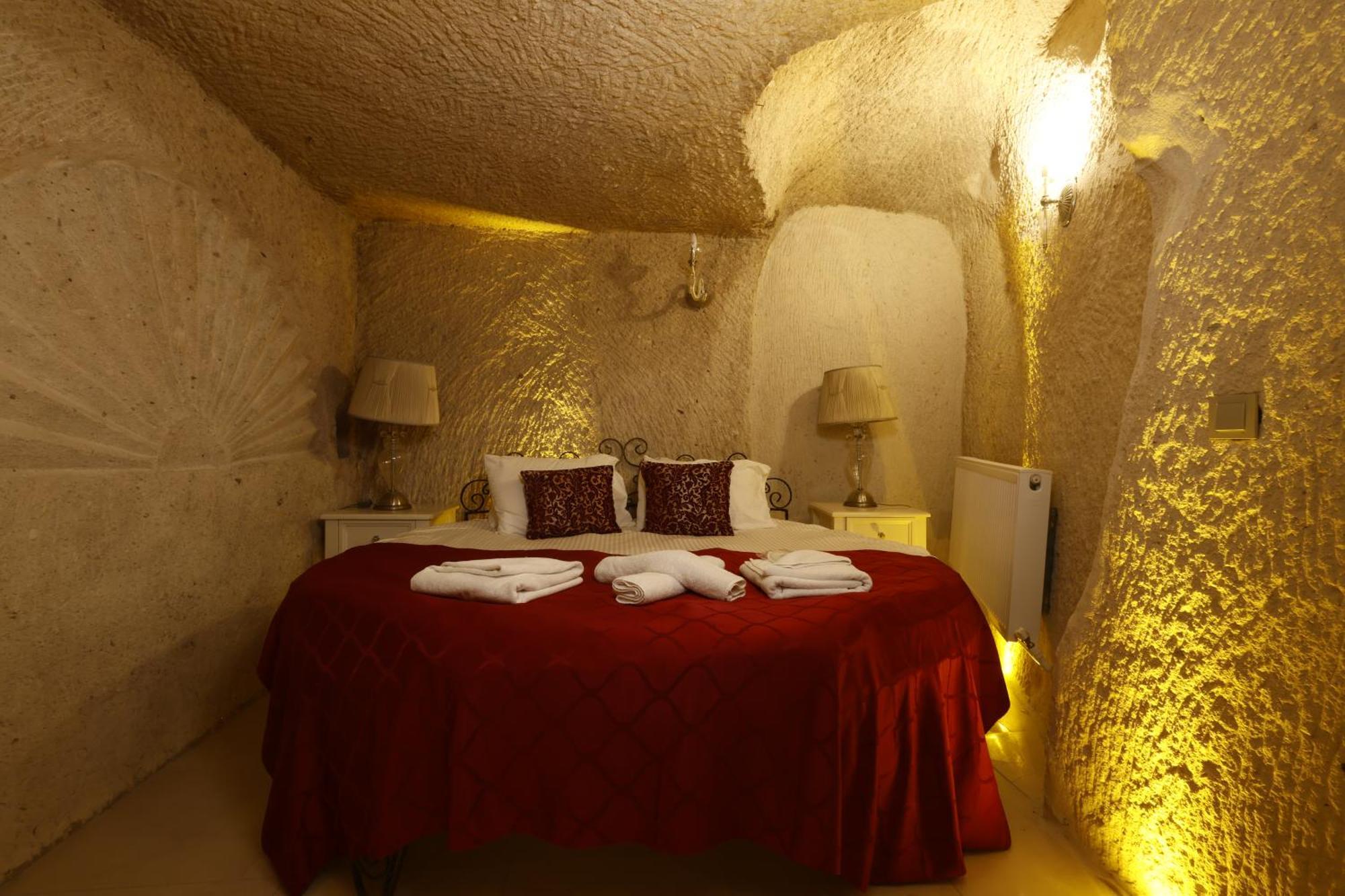 Anatelein Cave Hotel Üchisar Bagian luar foto