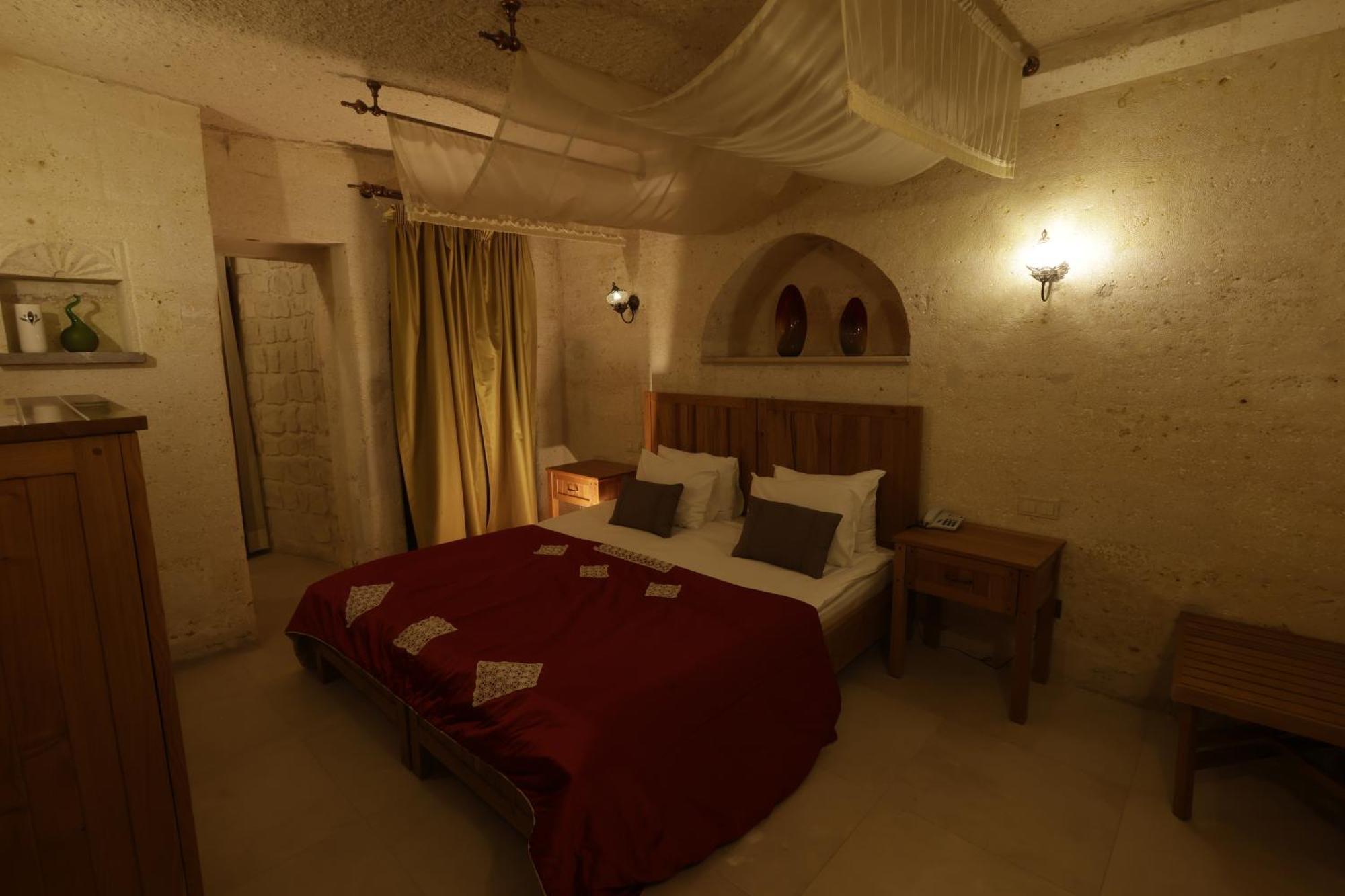 Anatelein Cave Hotel Üchisar Bagian luar foto