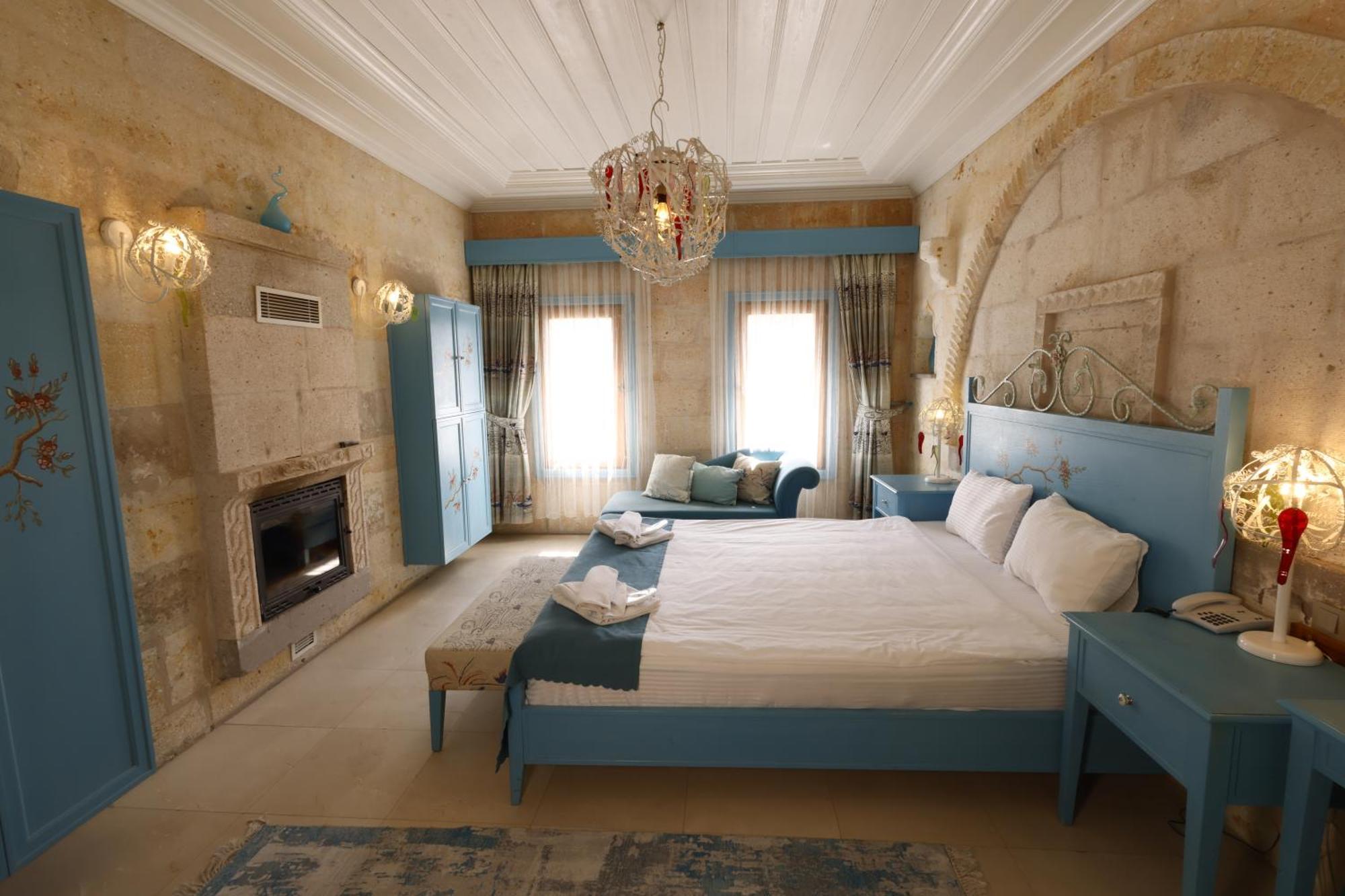 Anatelein Cave Hotel Üchisar Bagian luar foto