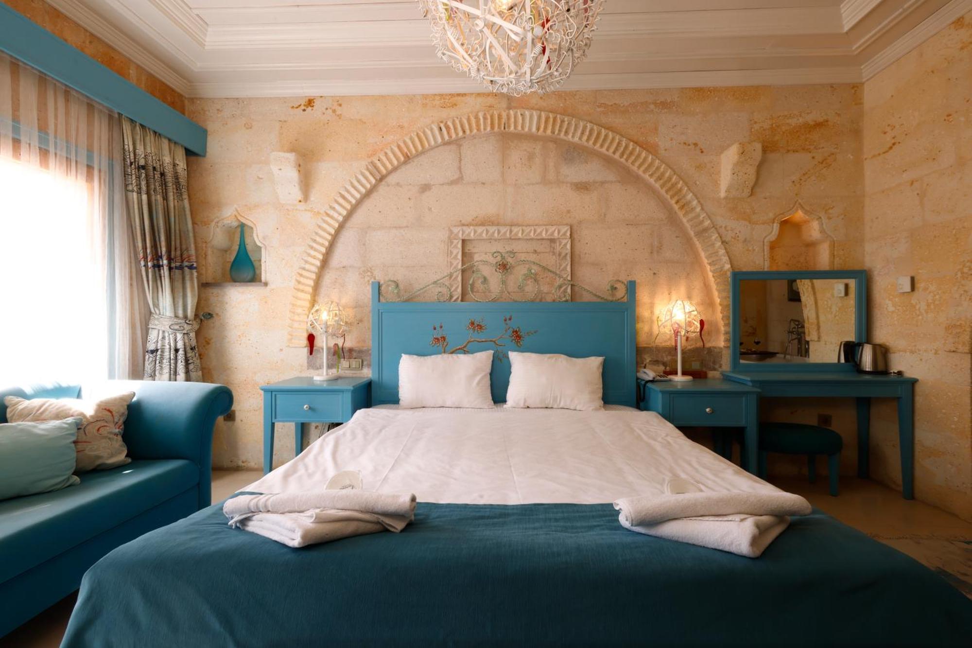 Anatelein Cave Hotel Üchisar Bagian luar foto