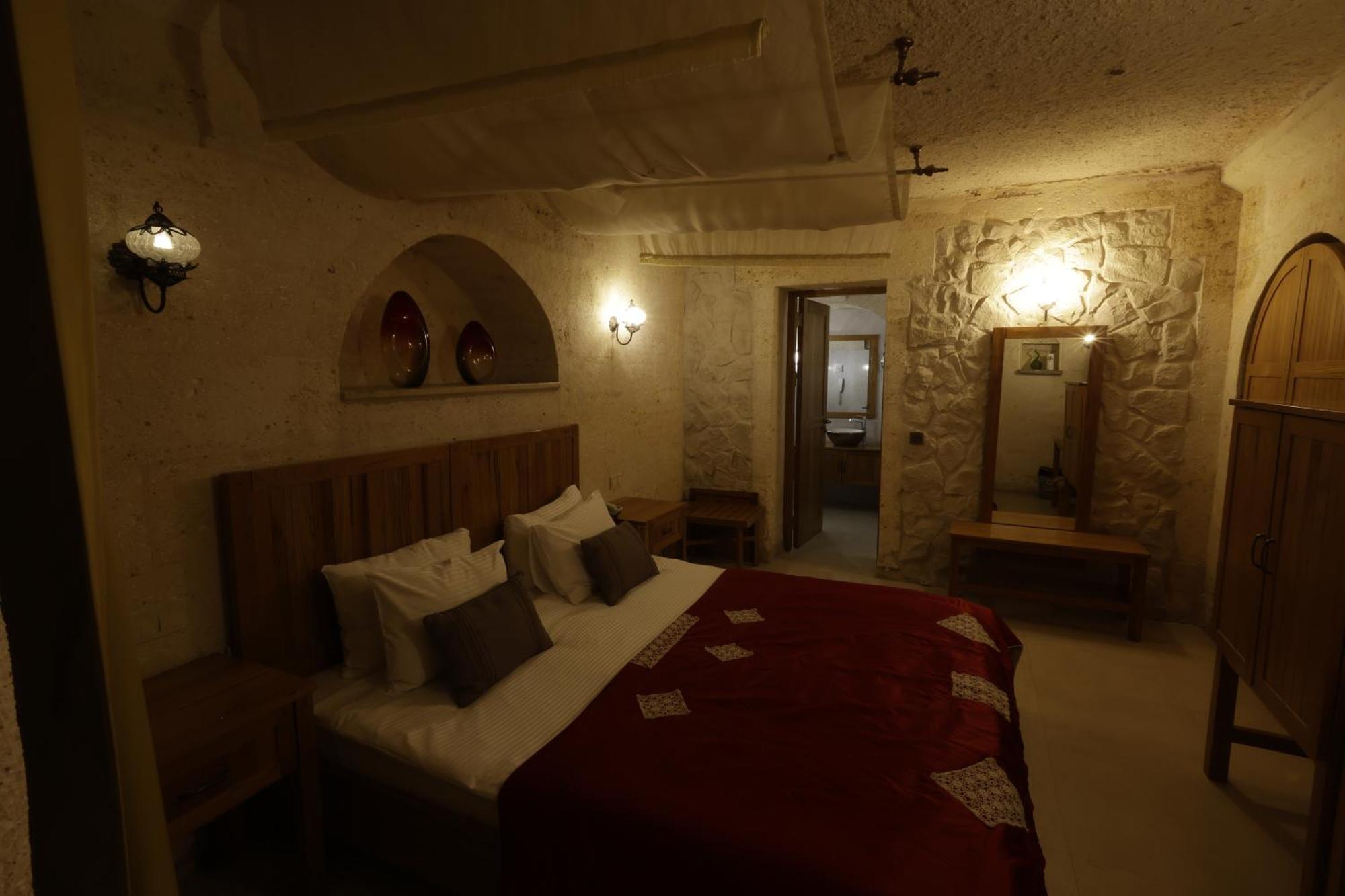 Anatelein Cave Hotel Üchisar Bagian luar foto
