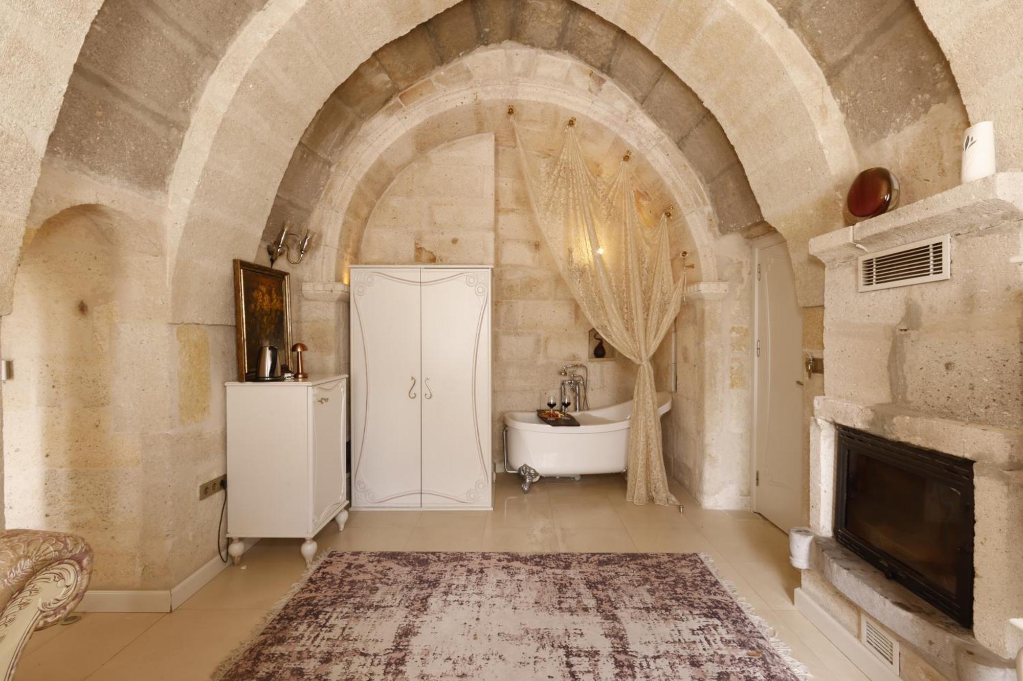 Anatelein Cave Hotel Üchisar Bagian luar foto