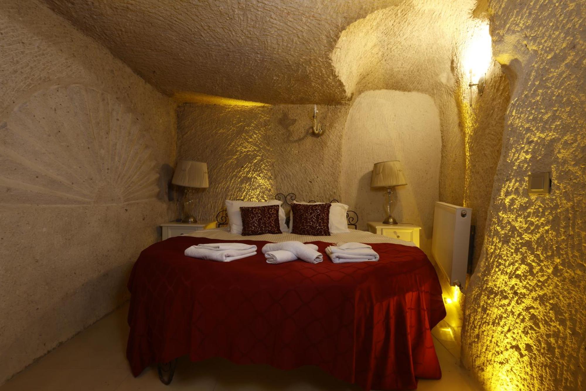 Anatelein Cave Hotel Üchisar Bagian luar foto