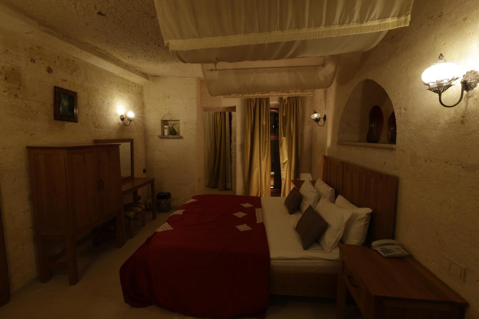 Anatelein Cave Hotel Üchisar Bagian luar foto