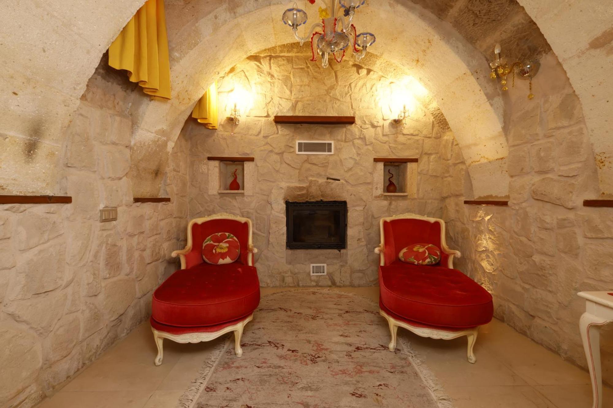 Anatelein Cave Hotel Üchisar Bagian luar foto