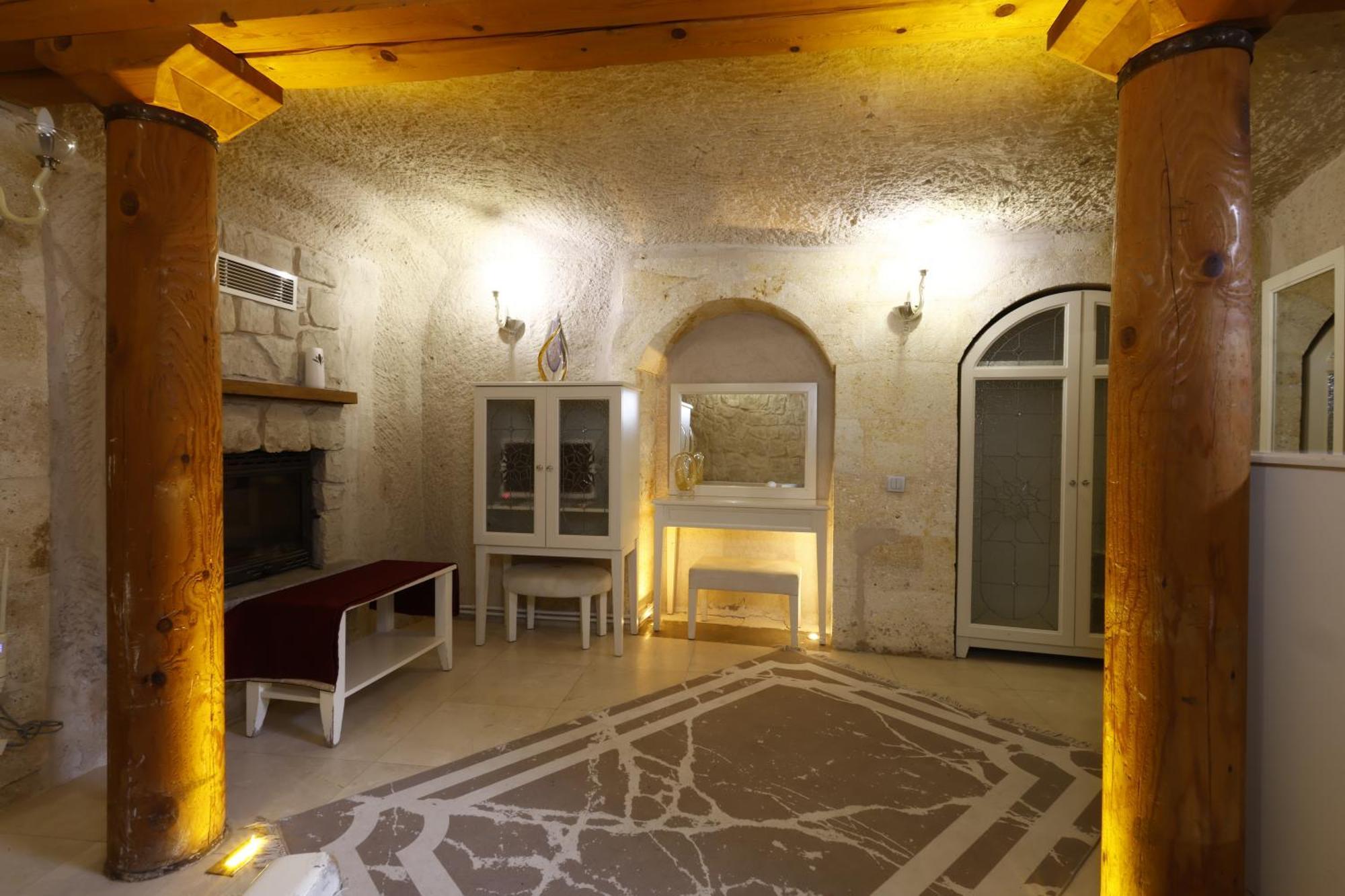 Anatelein Cave Hotel Üchisar Bagian luar foto