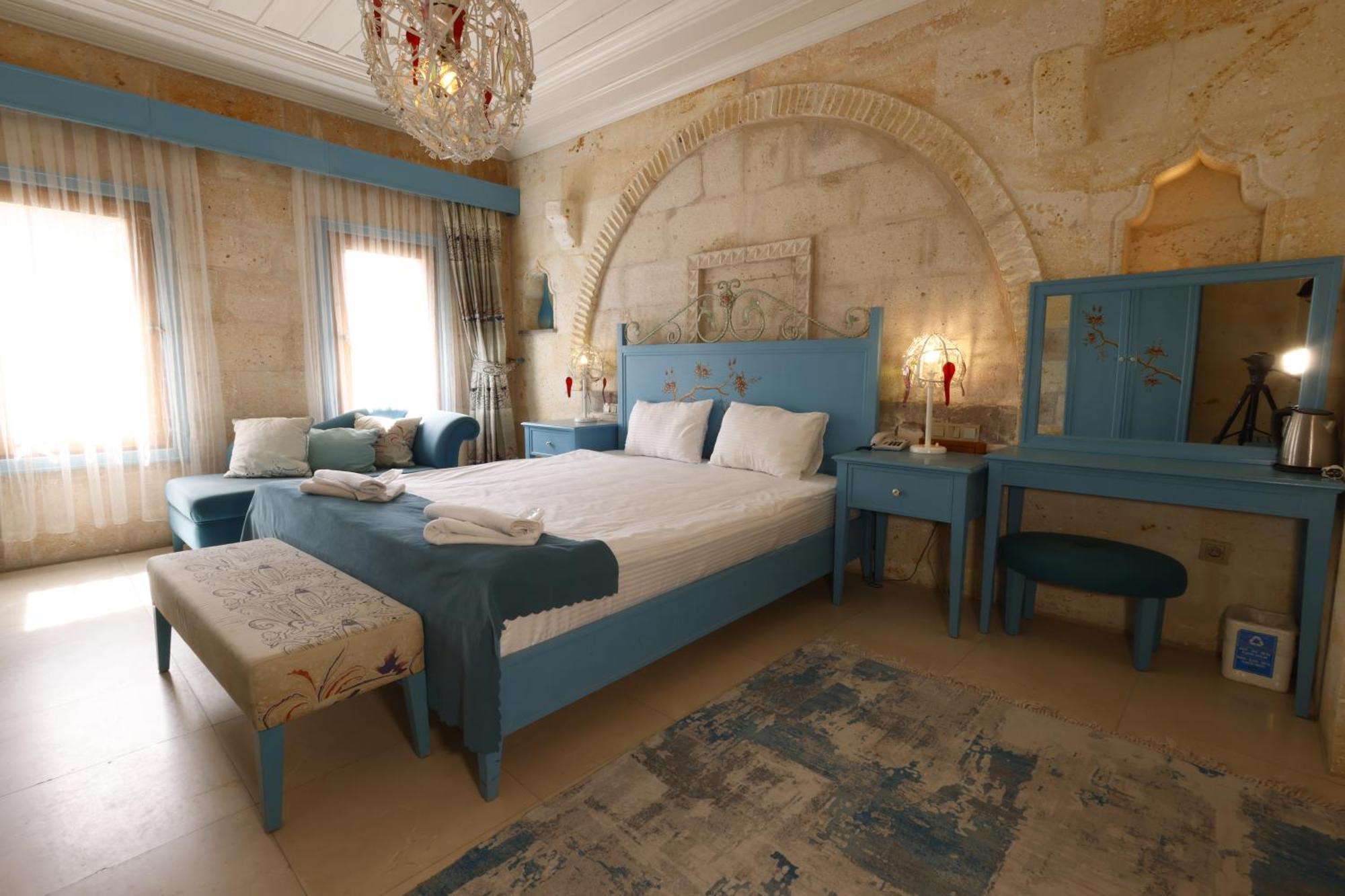 Anatelein Cave Hotel Üchisar Bagian luar foto